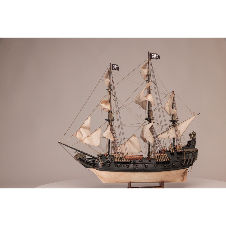OcCre Black Swan 1/75 Piratskepp 613mm i gruppen Katalog / Bygghobby / Byggsatser Trä & Metall / Träbåtar hos Minicars Hobby Distribution AB (OC12012)