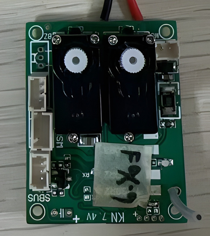 Receiver & Servo Enhet (Third Edition) A800 in der Gruppe Katalog / RC-Zubehör / Receivers / Recievers bei Minicars Hobby Distribution AB (WLA800.0009)